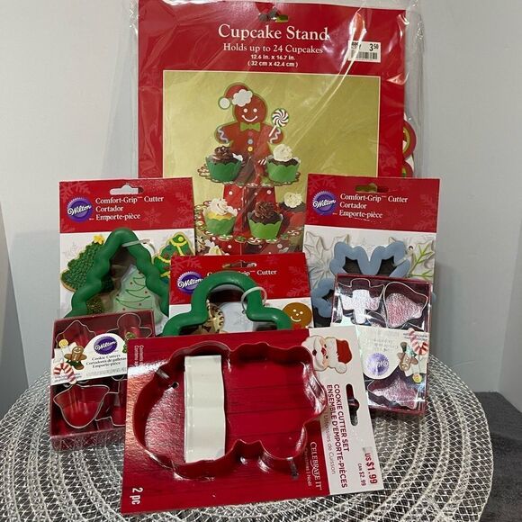 Wilton Christmas Cookie cutters and cupcake stand NWT - Picture 2 of 11